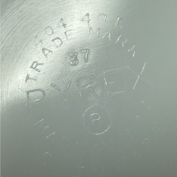 (2) Vintage Pyrex 404 Bright Yellow Nesting Mixing Bowl 4 Qt  10" - Picture 4 of 7